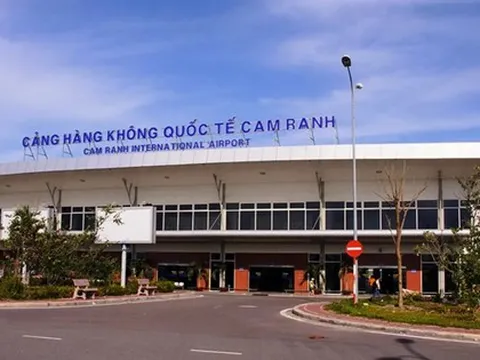 Một nữ hải quan sân bay Cam Ranh bị bắt về tội ‘Nhận hối lộ’