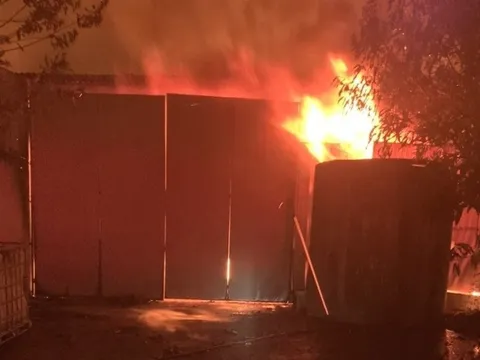 Cháy xưởng gỗ trong đêm, ô tô cùng nhiều tài sản bị thiêu rụi