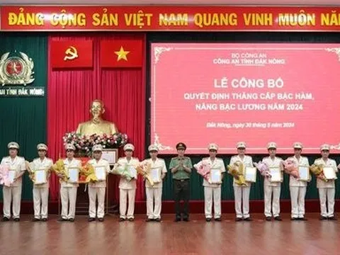 Hơn 700 cán bộ, chiến sĩ Công an Đắk Nông được thăng cấp bậc hàm