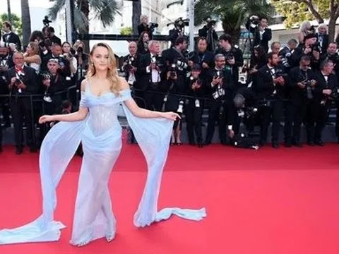 Nữ diễn viên Joey King hút truyền thông khi khoe dáng quyến rũ