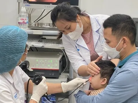 Chuyên gia cảnh báo cha mẹ chủ quan khiến bệnh tai mũi họng gia tăng