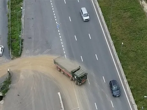 Điều tra nghi vấn 'nhận hối lộ' để mở lối tắt cho xe chở đất đi vào cao tốc Bắc - Nam