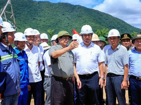 Thủ tướng kiểm tra hiện trường, đôn đốc 2 công trình điện trọng điểm