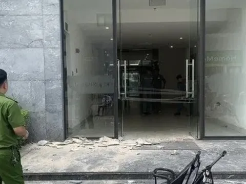 Gạch ốp tường chung cư FLC Garden City rơi trúng đầu trẻ 2 tuổi