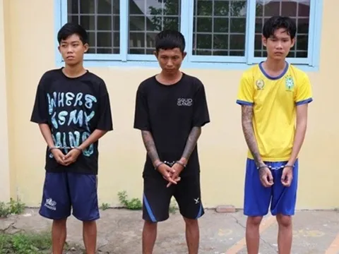 Bắt khẩn cấp 3 đối tượng dùng súng cướp tài sản của vợ chồng sắp cưới