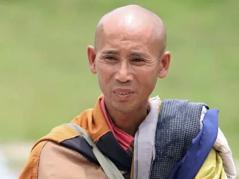 Ông Thích Minh Tuệ đã tự nguyện dừng việc đi bộ khất thực