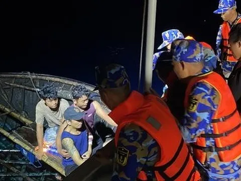 Kịp thời đưa ngư dân bị đứt gân tay trên biển về đảo Sinh Tồn điều trị