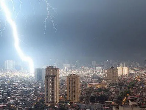 Hà Nội: Một người bị sét đánh nguy kịch