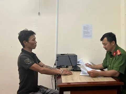 Đối tượng trốn truy nã bị bắt khi về thăm người thân