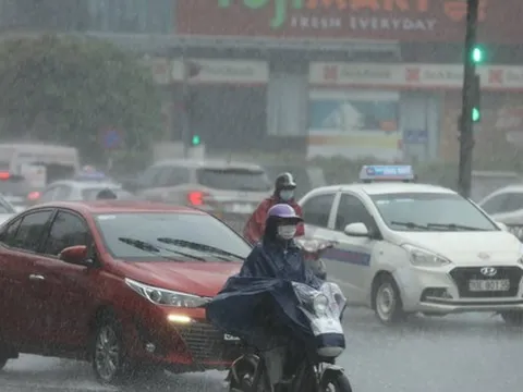 Miền Bắc đón thêm nhiều đợt mưa rất lớn, cảnh báo sét diện rộng