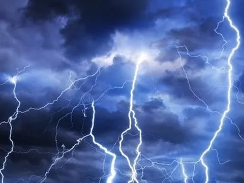 Thông tin mới nhất về người phụ nữ ở Hà Nội bị sét đánh