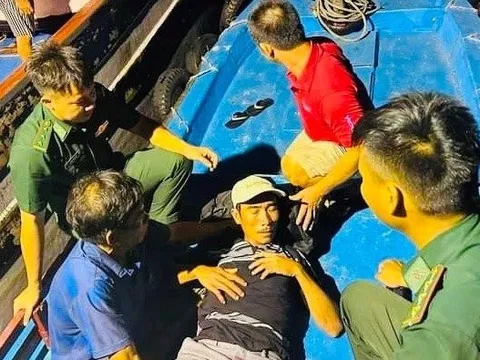 Bình Thuận: Đưa một ngư dân bị sốt co giật vào đảo Phú Quý cấp cứu