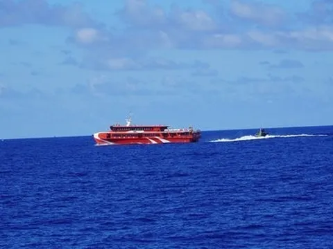 Tàu cá Bình Thuận gặp nạn tại đảo Đá Lớn, có 7 thuyền viên trên tàu