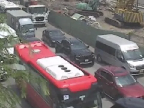 Kẹt xe nghiêm trọng từ sáng đến trưa trên đường dẫn cao tốc TP HCM - Long Thành - Dầu Giây