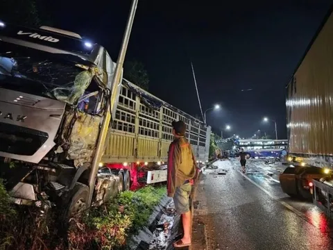 Huế: Xe khách va chạm với ô tô tải, nhiều người bị thương