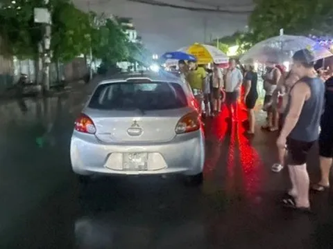 Hà Nội: Hất tung người sang đường lên xe khiến nạn nhân nguy kịch, tài xế rời khỏi hiện trường