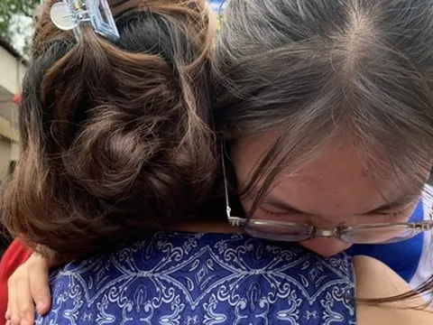 Nụ cười ‘được mùa’ và giọt nước mắt tiếc nuối trong kì thi vào lớp 10 ở Hà Nội