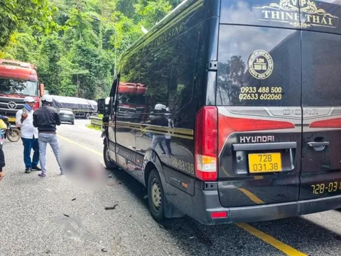Xe khách lấn làn, làm 2 người thương vong trên đèo Bảo Lộc
