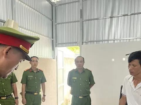 Cán bộ tư pháp xã bị bắt: Dân phải chờ giấy kết hôn, chứng sinh, chứng tử?