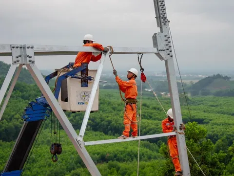 Nắng nóng chưa đỉnh điểm, sản lượng điện EVN tháng 5 đã tăng 11,3% so với cùng kỳ, dự báo tăng mạnh hơn trong tháng 6