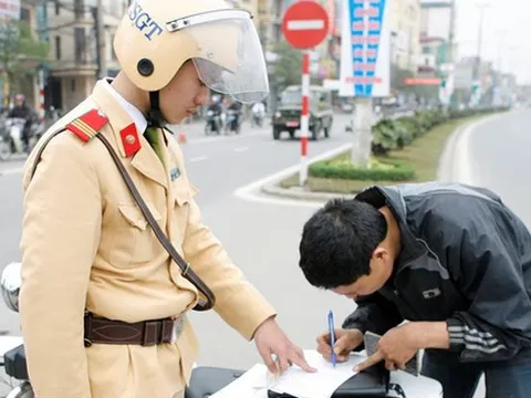 UBTV Quốc hội đồng ý để CSGT được trích lại tiền phạt vi phạm giao thông