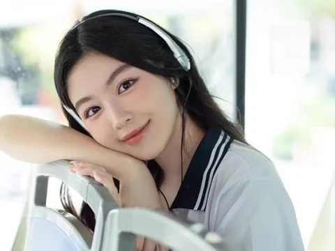 “Khoảnh khắc thanh xuân” gây sốt của Lọ Lem