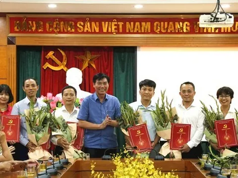 Quận Hà Đông điều động, luân chuyển 14 cán bộ