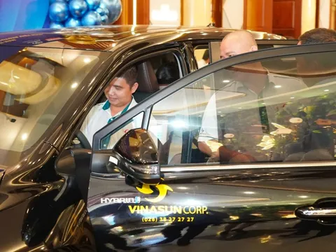 Vinasun “bắt tay” Toyota đầu tư 2.000 xe Hybrid