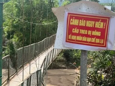 Hàng loạt cầu treo xuống cấp, người dân “nín thở” khi qua suối