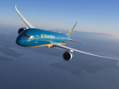 Vietnam Airlines đưa cổ đông 'bay cao' một tuần trước thềm ĐHCĐ thường niên 2024: Cổ phiếu tăng trần lên mức giá cao nhất 5 năm, vốn hóa tăng hơn 41.000 tỷ