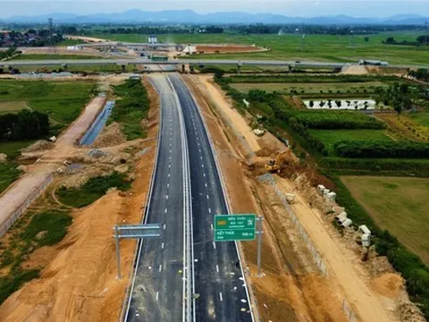 Nhìn gần cao tốc Diễn Châu - Bãi Vọt trước ngày thông xe
