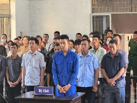 Xét xử, tuyên án nguyên Chủ tịch, Phó Chủ tịch xã, kiểm lâm viên, công chức địa chính,...