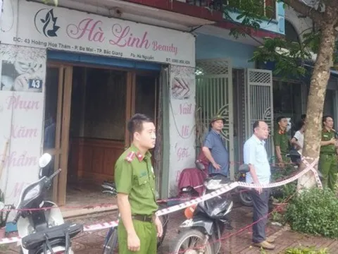 Cháy nhà làm 3 người chết, hàng xóm phá cửa khi nghe thấy tiếng khóc nhưng không vào được bên trong