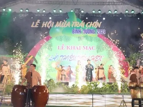 Mê mẩn với lễ hội trái cây, hàng nghìn người tham dự ở Bình Dương