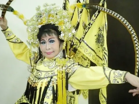 Cô đào hát Hồ Quảng lừng lẫy một thời, tuổi già bị lẫn không nhận ra người thân