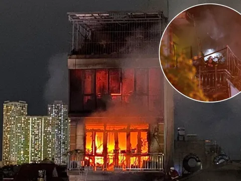 Trực tiếp vụ cháy nghi có người mắc kẹt ở phố Định Công Hạ: Thêm 2 xe cứu hoả cùng hàng chục chiến sĩ PCCC đến hiện trường