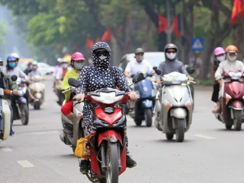 Đợt nắng nóng, oi bức "khủng khiếp" ở miền Bắc bao giờ chấm dứt?