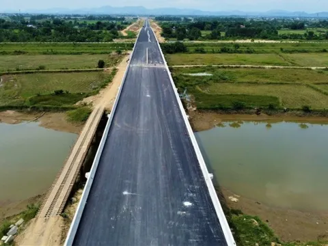 Tổng lực thi công những hạng mục cuối cao tốc Diễn Châu - Bãi Vọt