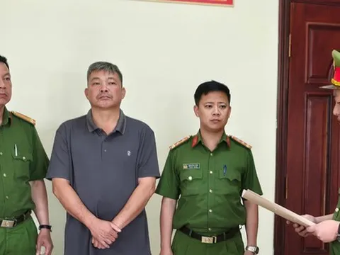 Khởi tố, bắt tạm giam Chủ tịch, Phó Chủ tịch cùng 2 cán bộ xã