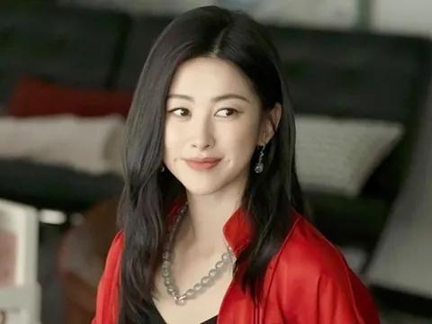 "Cô ôsin bá đạo nhất vịnh Bắc Bộ", khoe nhan sắc rạng ngời khác hẳn trên phim