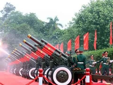 Việt Nam bắn 21 phát đại bác chào mừng Tổng thống Nga Putin