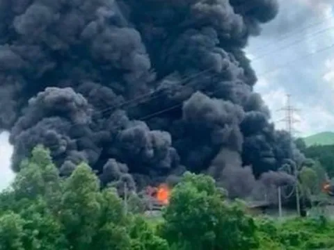 Lửa dữ dội bao trùm xưởng sản xuất bao bì 1.900m2 ở Quảng Nam