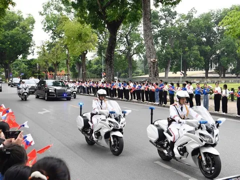 Hơn 20h Tổng Thống Nga Putin ở Hà Nội: Những hình ảnh đặc biệt hiếm có trên đường phố Thủ đô