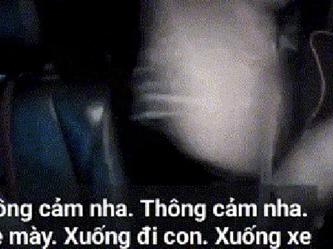 CLIP: Tài xế ô tô công nghệ ở quận Bình Thạnh bị đánh liên tục vào mặt