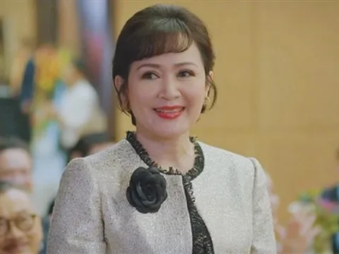 Nhan sắc vượt thời gian của NSND Minh Hòa ở tuổi 60