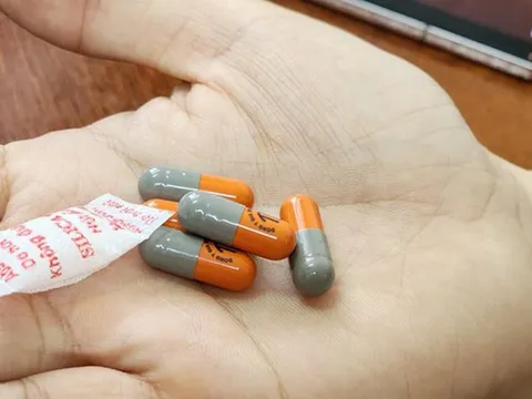 Uống thuốc giảm cân bị làm giả , trong máu người phụ nữ có lớp mỡ trắng đục như sữa