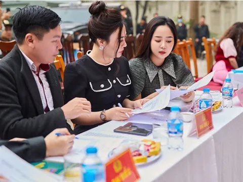 CEO Phương Dư xinh đẹp rạng rỡ làm Ban giám khảo cuộc thi "Vui gói bánh chưng - tưng bừng đón Tết" chào xuân Quý Mão 2023