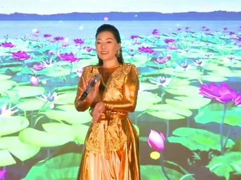 Ca khúc SEN của NSƯT Hương Giang và Nhà báo Vương Xuân Nguyên gây được ấn tượng ở Xứ Nghệ