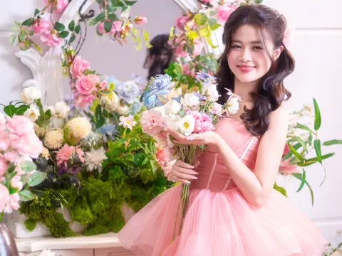 Chủ tiệm hoa Hậu Giang đối mặt với thử thách kép: Hoa đỏng đảnh khó chiều và khách hàng yêu cầu quá mức. Mỗi ngày là một cuộc chiến để giữ được sự hài lòng từ khách và hoa luôn tươi đẹp.