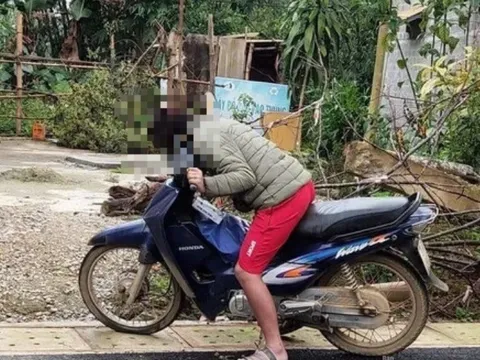 Nam thanh niên gục chết trên xe máy bên vệ đường